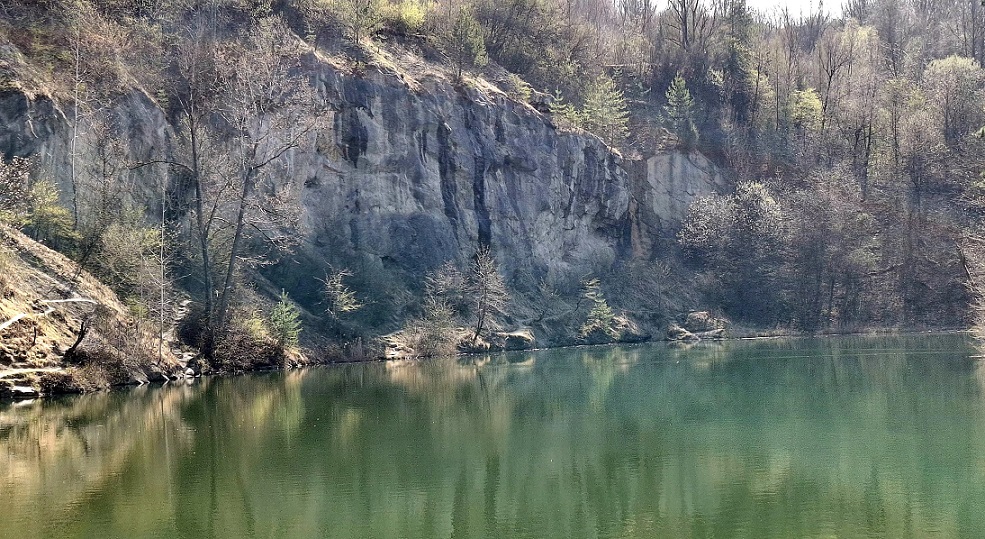 Starý lom na prírodný asfalt