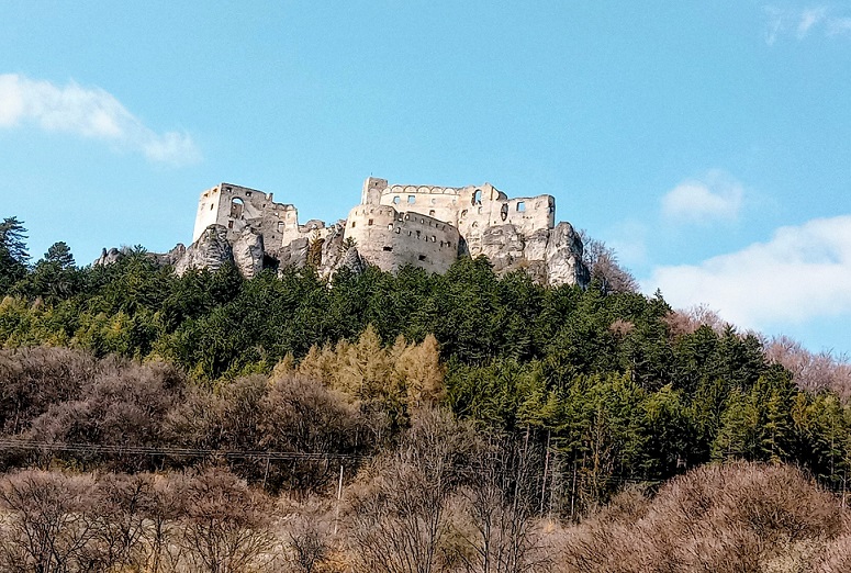 Cieľ cesty - hrad Lietava